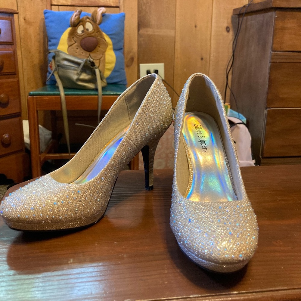 Silver Slipper heels, size 7M